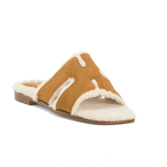 CUSHIONAIRE Voyage Faux Fur Cut Out Strap Sandals - Picture 1 of 2